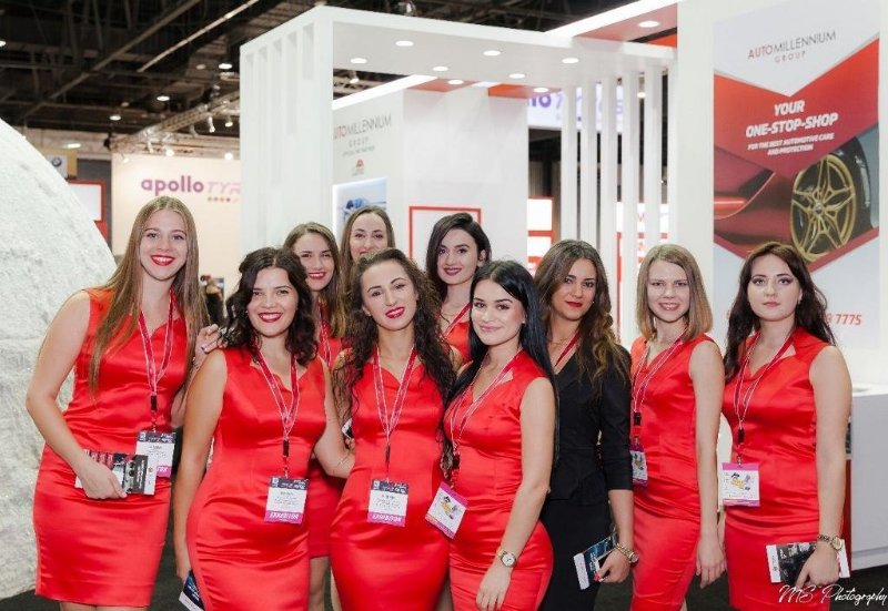 Работа девушек на выставках