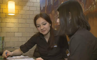 Работа официанта - обязанности, заработок, советы